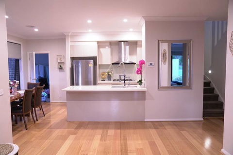 New Comfort House Near Box Hill - Accommodation Broadbeach 3