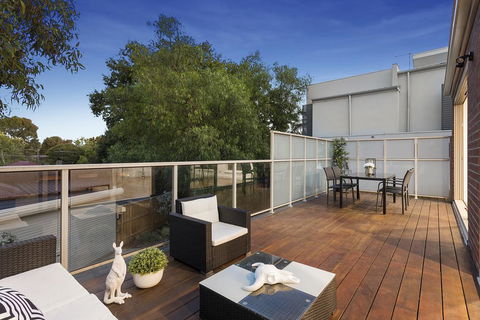 NEW Inner Melb Luxury Modern Grand Holiday House - Great Location, Wifi, Parking - Accommodation Broadbeach 2