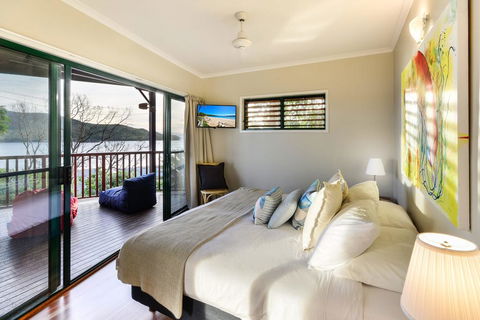 NEWLY BEAUTFULLY RENOVATED 16 The Casuarina - 3 Bedroom House With 180 Degree Ocean Views - Accommodation Broadbeach 2