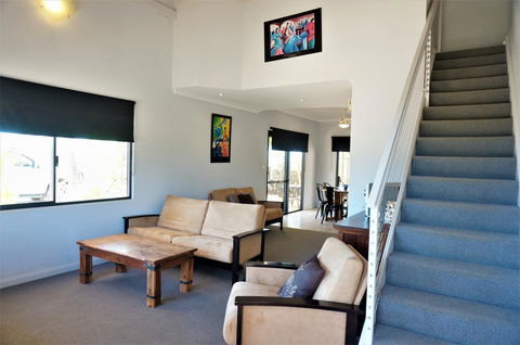 Ningaloo Breeze Villa 10 - 3 Bedroom Fully Self-Contained Disabled-Friendly Accommodation - Accommodation Broadbeach 1