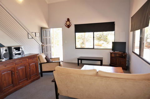 Ningaloo Breeze Villa 10 - 3 Bedroom Fully Self-Contained Disabled-Friendly Accommodation - Accommodation Broadbeach 3