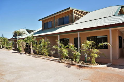 Ningaloo Breeze Villa 7 - 3 Bedroom Fully Self-Contained Holiday Accommodation - Accommodation Broadbeach 0