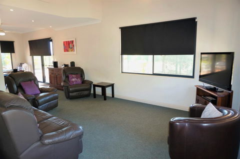 Ningaloo Breeze Villa 7 - 3 Bedroom Fully Self-Contained Holiday Accommodation - Accommodation Broadbeach 3