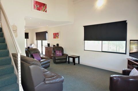 Ningaloo Breeze Villa 7 - 3 Bedroom Fully Self-Contained Holiday Accommodation - Accommodation Broadbeach 2
