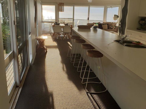 Ningaloo Formerly Willows House - Accommodation Broadbeach 1