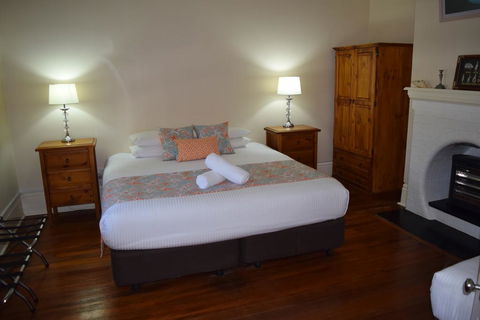 Norah Head Lighthouse - Accommodation Broadbeach 1
