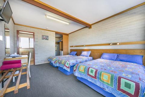 Nullarbor Roadhouse - Accommodation Broadbeach 1