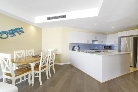 Ocean Views, Unit 24 - Accommodation Broadbeach 3