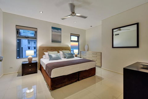 Oceana Darwin Central Oceanfront 3 Bedroom 2 Lounge Room Pool Gym Tennis Court Sleeps 9 - Accommodation Broadbeach 1