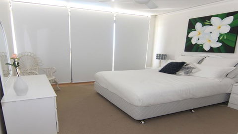 Oceanic 28 - On The Beach! - Accommodation Broadbeach 3