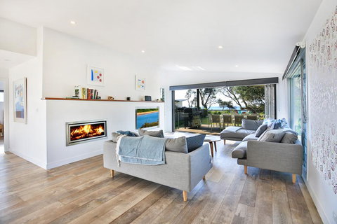 Oceanside @ Culburra - Pet Friendly Absolute Beachfront - Accommodation Broadbeach 2