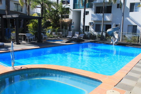 Oceanside Hawks Nest - Accommodation Broadbeach 0