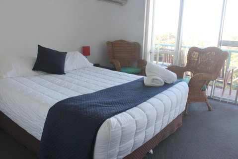 Oceanside Hawks Nest - Accommodation Broadbeach 3