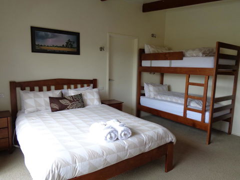 Off Mountain Accommodation - Accommodation Broadbeach 2
