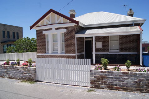Old Sergeants Quarters - Accommodation Broadbeach 0