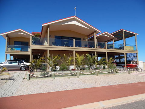 On The Deck @ Shark Bay - Accommodation Broadbeach 3