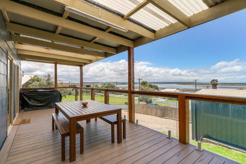 Outlook Views - Accommodation Broadbeach 2