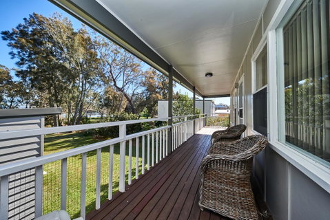 Paradise Bungalow Waterfront - Accommodation Broadbeach 0
