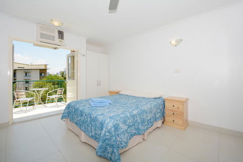 Peninsular Apartments - Accommodation Broadbeach 2