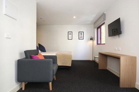 Plum Serviced Apartments Carlton - Accommodation Broadbeach 1