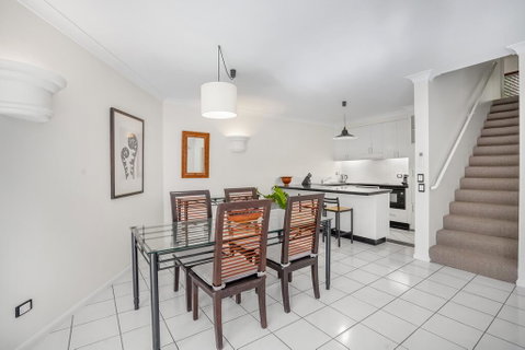 Poolside Apt In Alamanda Beachfront Resort (77) - Accommodation Broadbeach 3