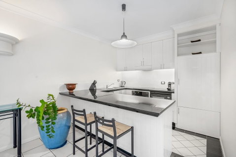 Poolside Apt In Alamanda Beachfront Resort (77) - Accommodation Broadbeach 2