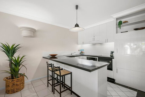 Poolside Apt In Alamanda Beachfront Resort (88) - Accommodation Broadbeach 2
