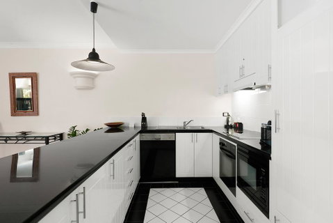 Poolside Apt In Alamanda Beachfront Resort 74 - Accommodation Broadbeach 2