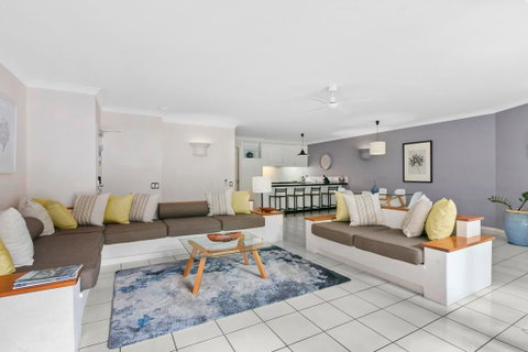 Poolside Apt. In Alamanda Beachfront Resort (41) - Accommodation Broadbeach 2