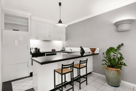 Poolside Apt. In Alamanda Beachfront Resort (55) - Accommodation Broadbeach 3
