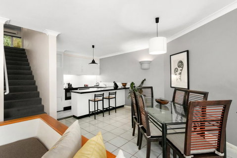 Poolside Apt. In Alamanda Beachfront Resort (55) - Accommodation Broadbeach 2
