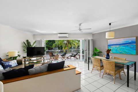 Poolside Apt. In Alamanda Beachfront Resort (56) - Accommodation Broadbeach 2