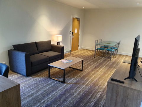 Porter's Plainland Hotel - Accommodation Broadbeach 2