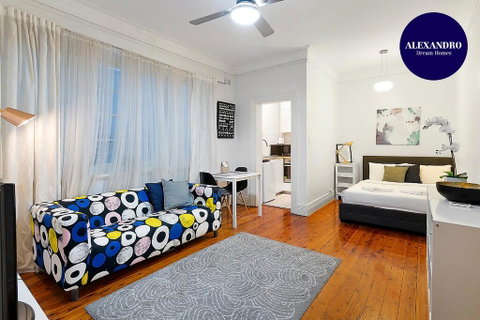 Quiet Art Deco - Cafe Central - Accommodation Broadbeach 0