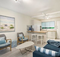 Rare Modern Unit with Private Fenced garden Close to The Beach PC3 - Accommodation Broadbeach