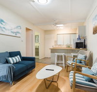 Rare Modern Unit with Private Fenced garden Close to The Beach PC4 - Accommodation Broadbeach