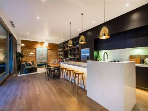 Readyset Glashouse Melbourne - Accommodation Broadbeach 0