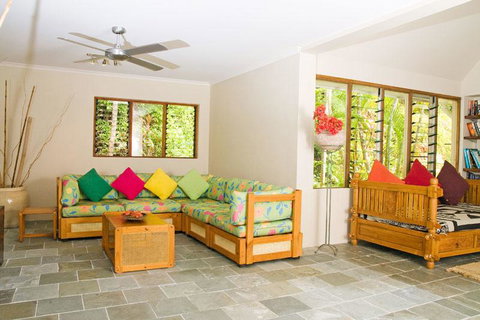 Rocky Point Retreat - Accommodation Broadbeach 1