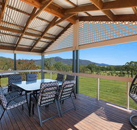 Rosamund House in Broke 4br House in walking distance to Cellar Doors - Accommodation Broadbeach