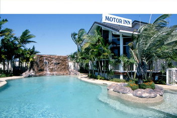 Runaway Bay Motor Inn with Accommodation Broadbeach