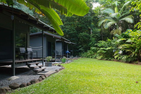 Safari Lodge - Accommodation Broadbeach 0
