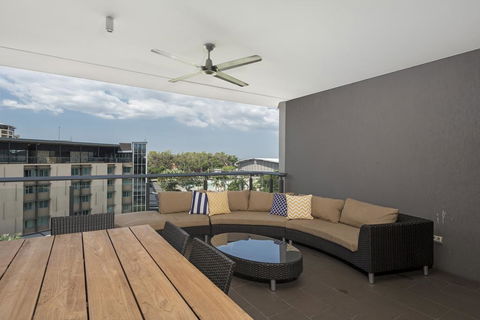 Saltwater Suites - 1,2 & 3 Bed Waterfront Apartments - Accommodation Broadbeach 3