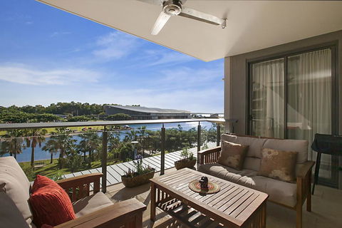 Saltwater Suites - 1,2 & 3 Bed Waterfront Apartments - Accommodation Broadbeach 2