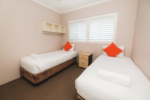 Sanctuary Lake Apartments - Accommodation Broadbeach 2