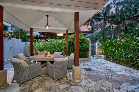 Sea Temple Palm Cove Courtyard Villa 120 - Accommodation Broadbeach 1