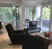 Secluded tropical apartment - Accommodation Broadbeach