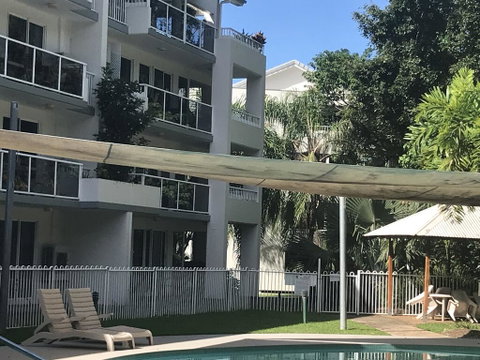 Secluded Tropical Apartment - Accommodation Broadbeach 1