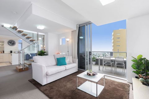 SK1 - Spotless 2BR SkyHome Long Stays Welcome - Accommodation Broadbeach 3