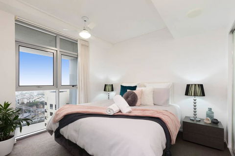 SK1 - Spotless 2BR SkyHome Long Stays Welcome - Accommodation Broadbeach 2