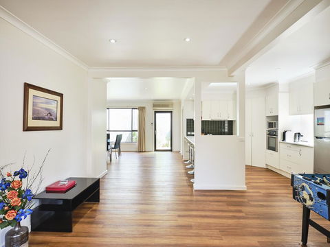 Skymirror Villa - Accommodation Broadbeach 0